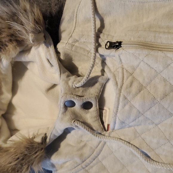 S.O. Misses Cream Hoodie. Size Medium - Picture 4 of 4